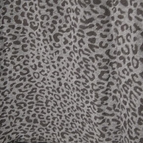 NWT Olivia and Vivian animal print sweatshirt Size 1X - Picture 3 of 7